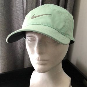 Like New Ladies NIKE Featherlight Cap